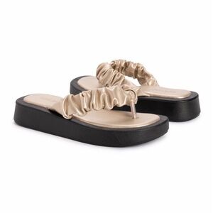 MUK LUKS Women's Club Miami Sandals
-Gold nwt